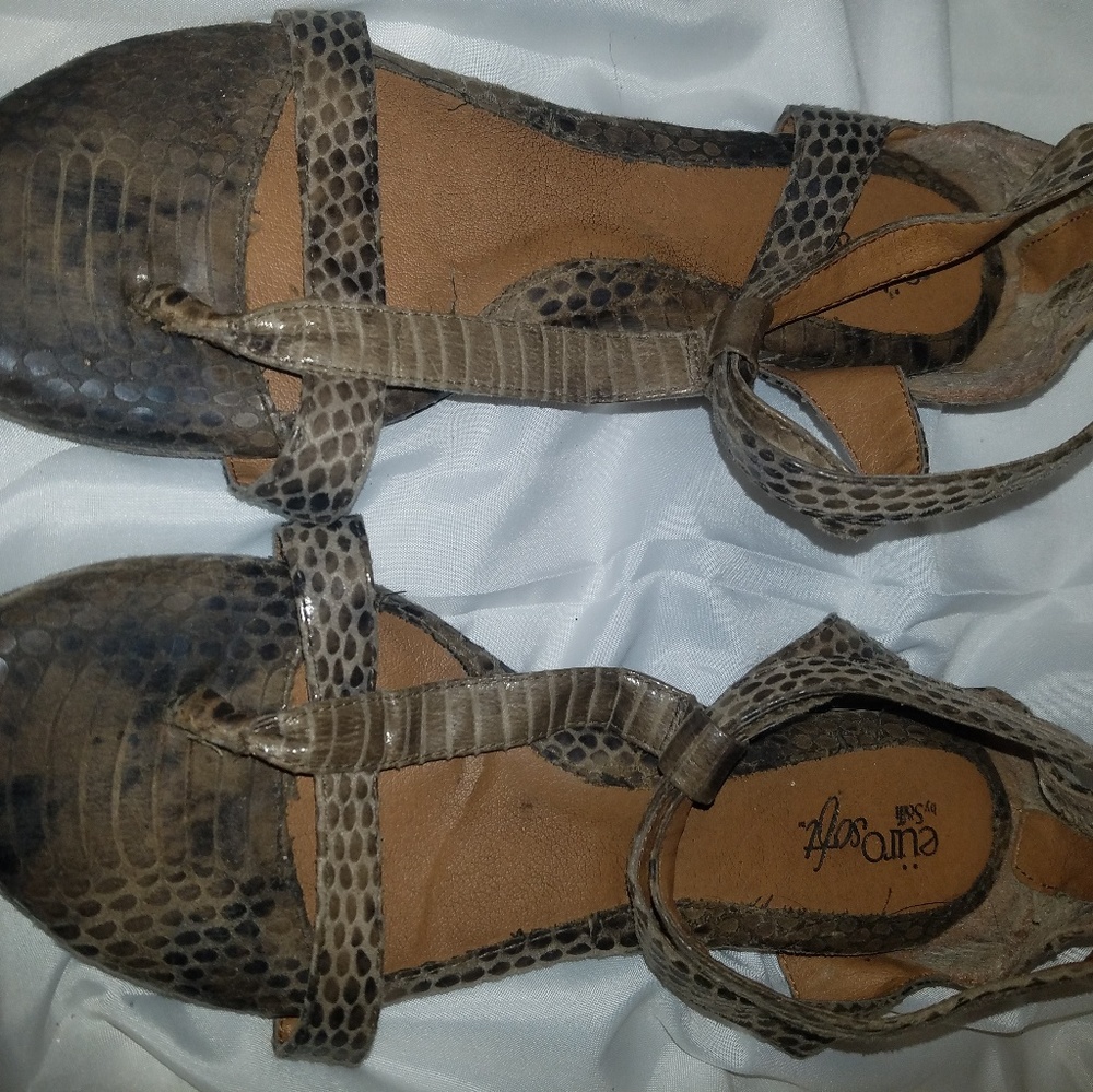 ๐ค ๐ Sandals๐ - Picture 3 of 4